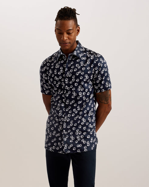 ALFANSO-Shirts-Breathe new life into your shirt collection with ALFANSO. This shirt boasts a bold floral print that's ideal for switching up your smart casual outfits. The slim fit and classic collar keep that tailored feel, whilst the short sleeves and cotton blend material make sure you'll feel comfortable. Shirt Floral print Cotton blend Short sleeves Classic collar Slim fit Button fastening with T thread detail Ty is 6'1" / 1.86m and wears Navy in a Ted size 3- Ted Baker Romania
